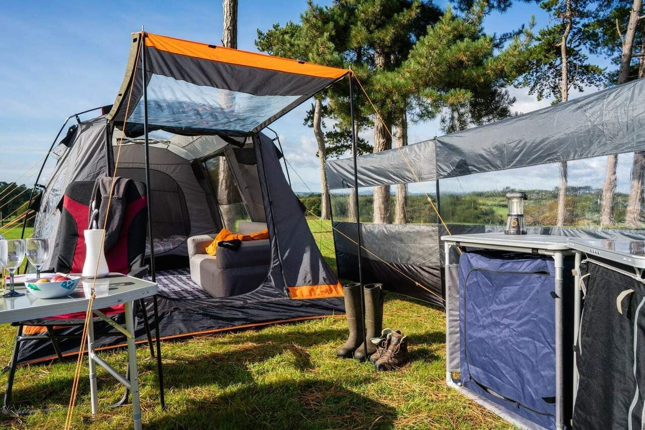 6-Berth Family Camping Tent with Blackout Bedrooms